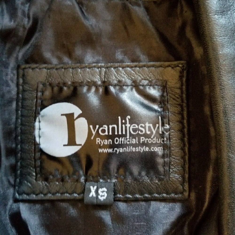 Leather jacket - Picture 3 of 3
